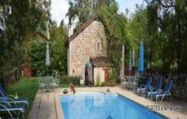 Ensemble quercynois du XVIIIe avec piscine ds LOT acheter vendre