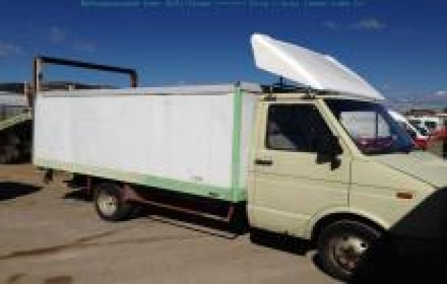 IVECO 35-8 caisse. portique acheter vendre